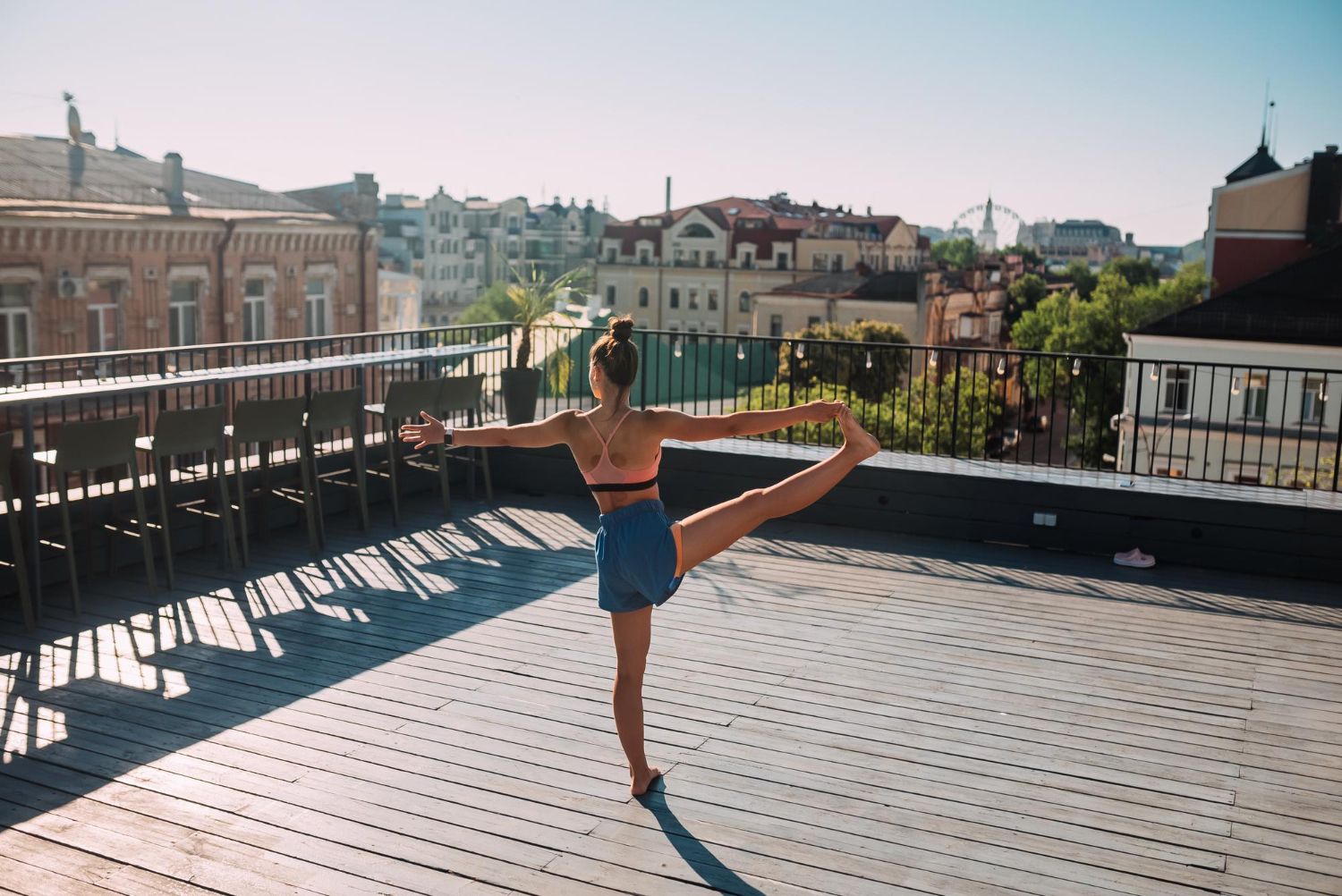 Why practise yoga before a long conference day? OMBO Yoga explores movement, prolonged sitting, stress and seasonal rhythm ahead of HIPTHER Morning Reset in Warsaw.
